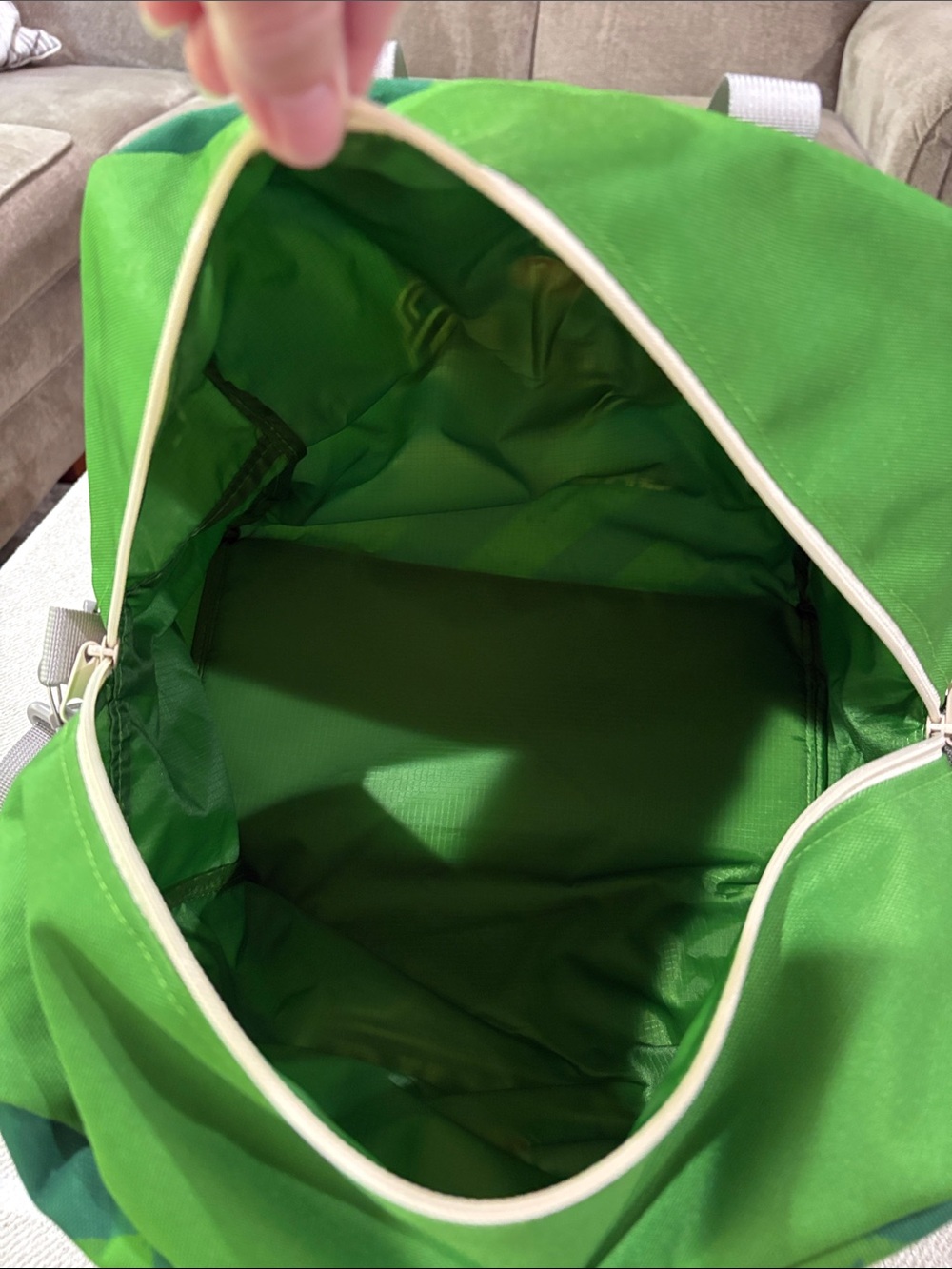 NFL Draft 2025 Green Bay Messenger Bag with Gray Shoulder Strap and Handles NEW - Picture 7 of 7